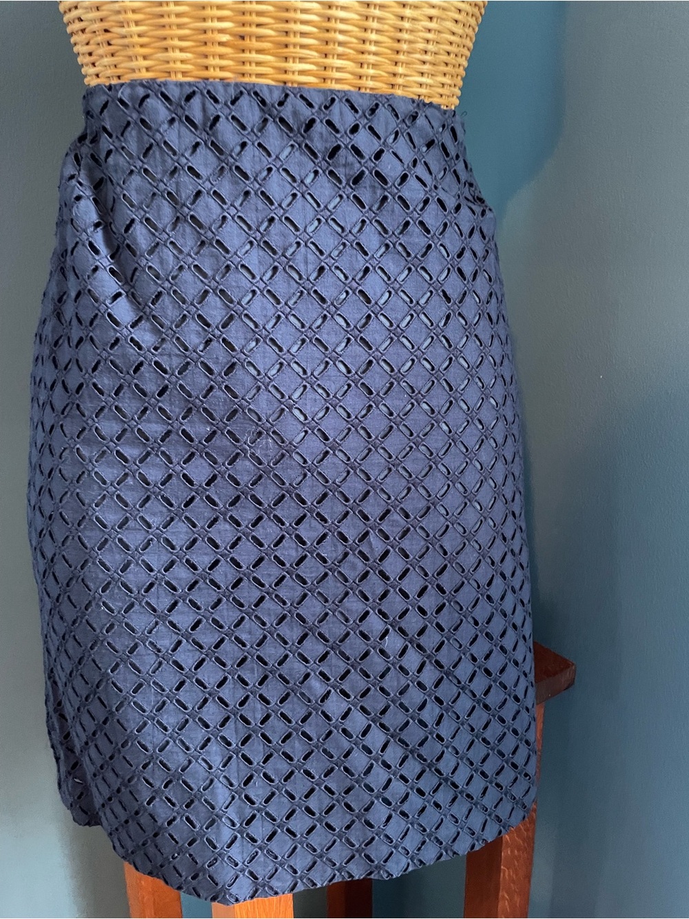Cynthia Steffe Navy Diamond Eyelet Pencil Skirt Lined Size 6